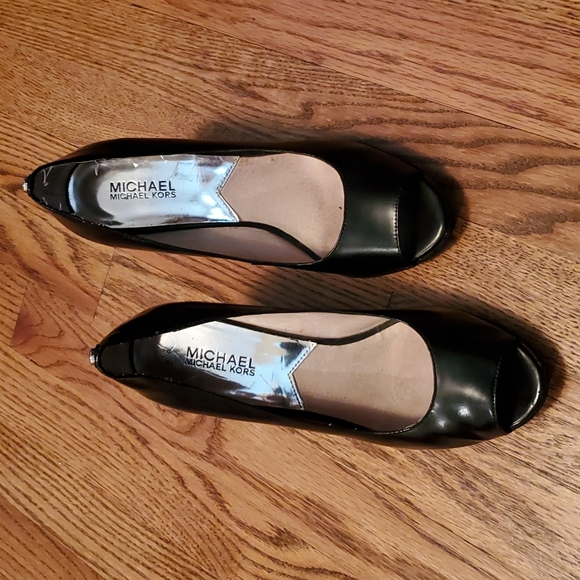 Shoes - Picture 2 of 7